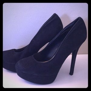 Black Pumps